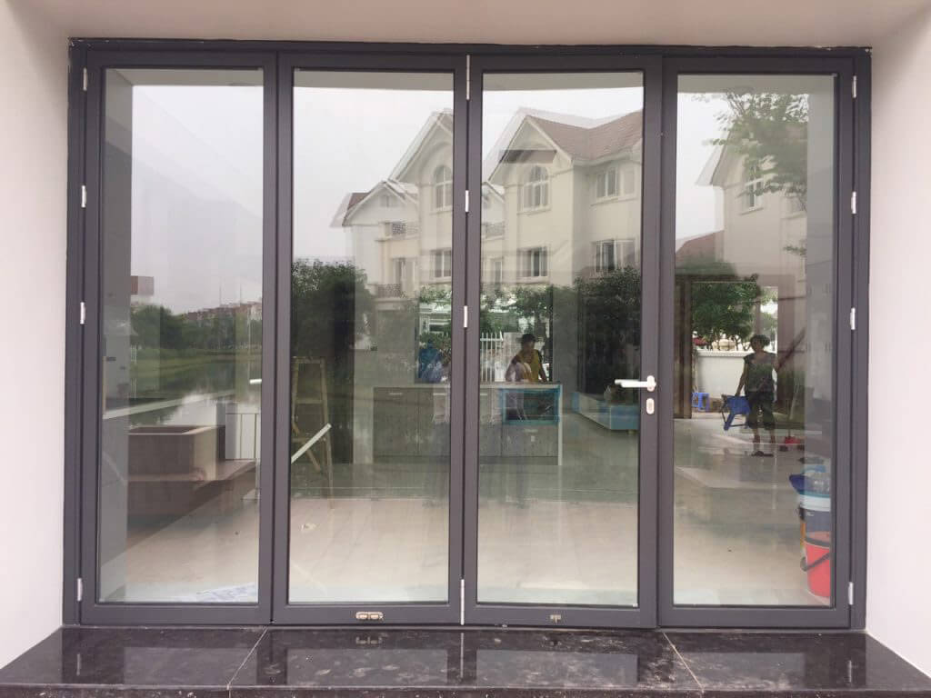 Lưu ý quan trọng khi thi công cửa nhôm kính an toàn.