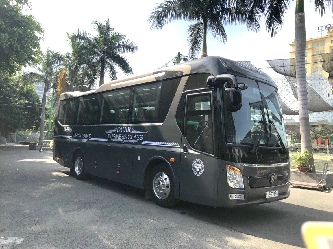 Đỉnh Cao Của Sự Sang Trọng: Hướng Dẫn Chi Tiết A-Z Về Dịch Vụ Thuê Xe Limousine 18 Chỗ